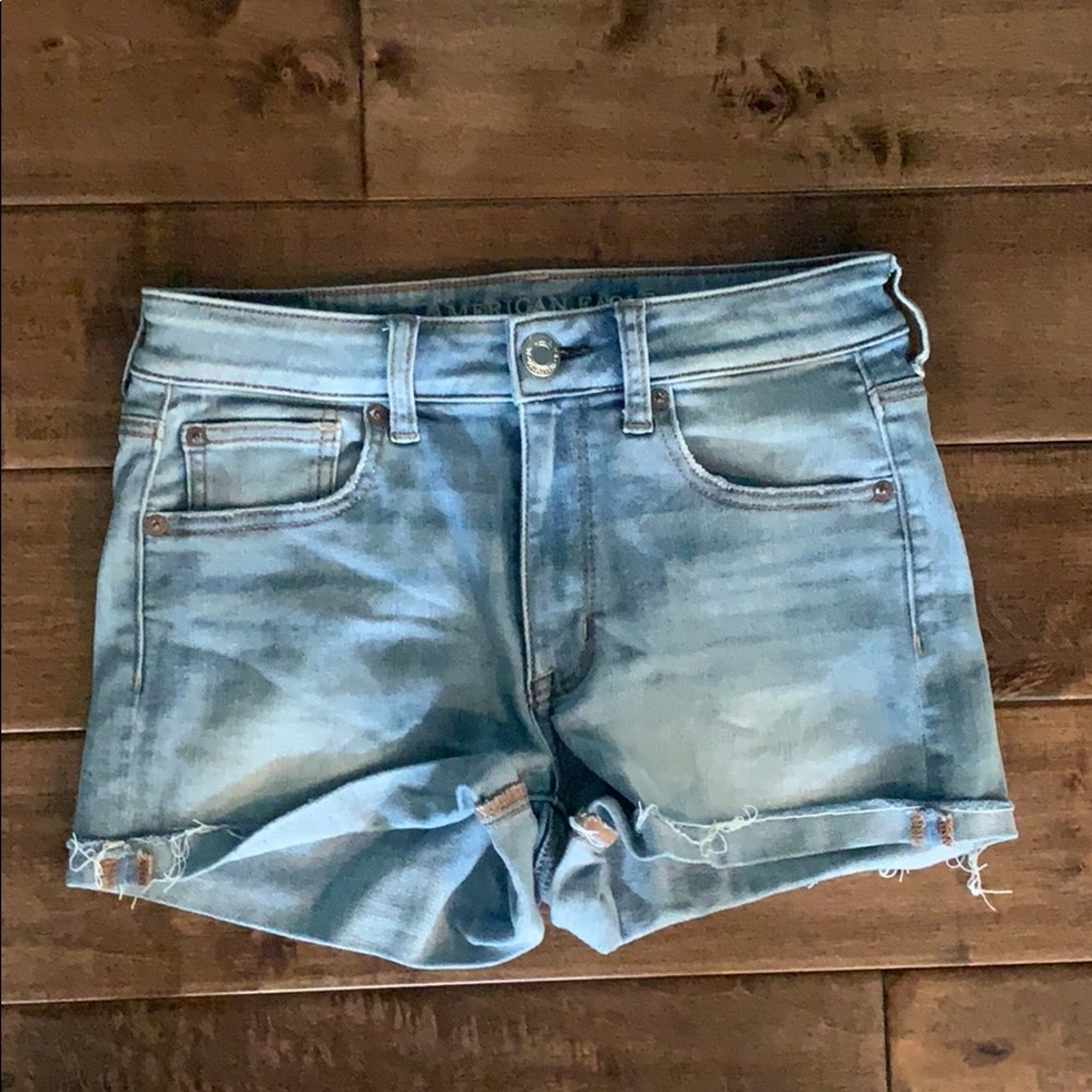 AMERICAN EAGLE HI-RISE SHORTIE JEAN SHORTS